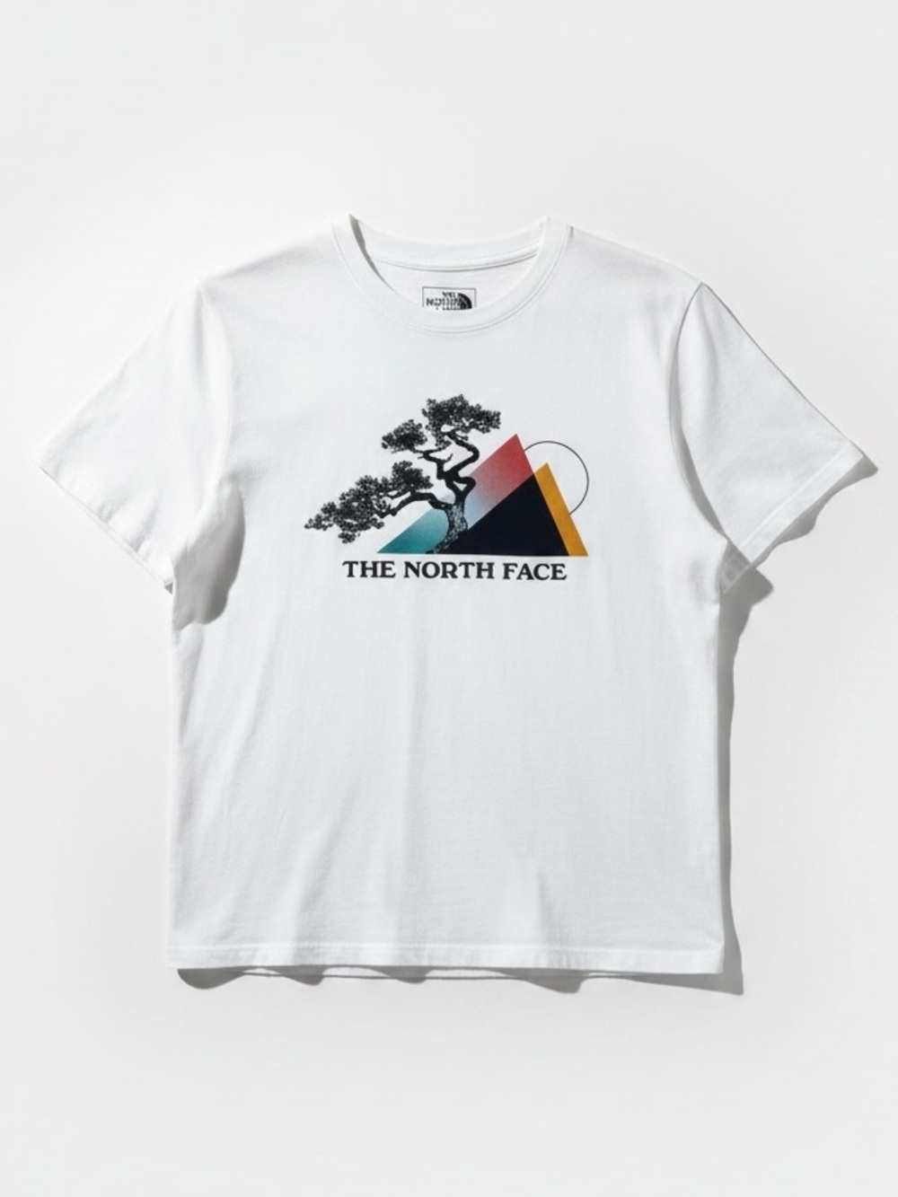 The North Face Women’s Novelty Graphic Tee in White - sz L